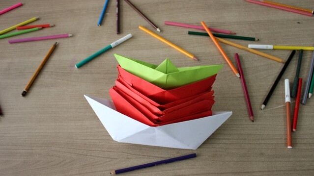 WHAT IS ORIGAMI AND WHAT IS ORNAMENT? THE CHILDREN IN THE INN KNOW